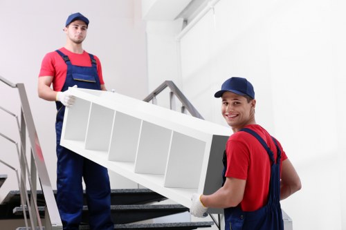 Packing and lifting support for a Hackney home move